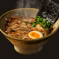 Tori Tonkotsu con chashu braseado, huevo tamago y alga nori
